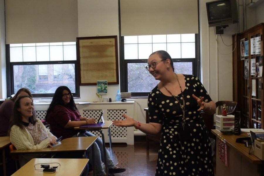 Mrs.+Kayla+Watt%2C+Government+teacher%2C+teaches+her+class.+Mrs.+Watt+teaches+Economics%2C+American+Government+and+AP+Government.+%E2%80%9CPolitical+socialization+is+absolutely+a+thing%2C+meaning+that+parents+do+have+an+affect+on+their+child%E2%80%99s+political+beliefs%2C%22+Mrs.+Watt+said.+