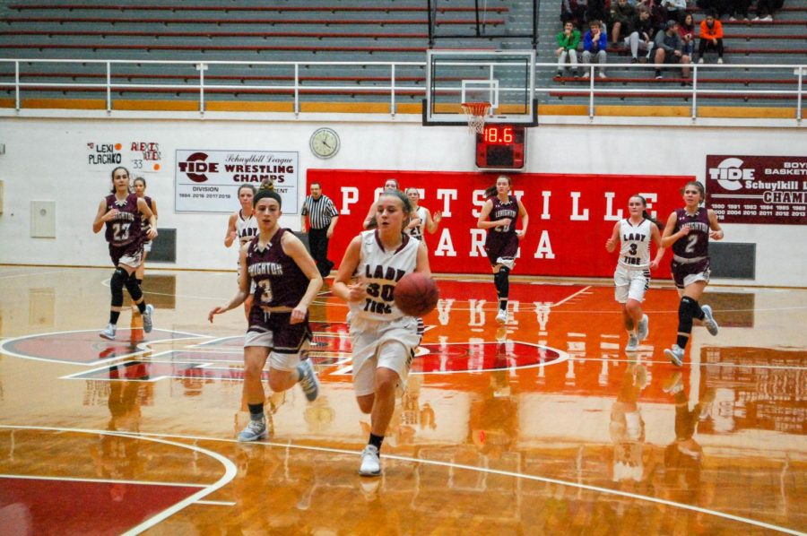 Junior+Madison+Dalton+dribbles+the+ball+in+for+a+layup.