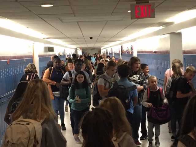 Students+walk+down+the+halls+in+the+DHH+Lengel+Middle+School.+Soon+posters+warning+students+about+Juuling+and+vaping+will+be+hung+in+these+hallways.+%E2%80%9CJuuling+and+Vaping+have+not+been+around+long+enough+for+us+to+know+how+harmful+they+may+be%2C%E2%80%9D+said+Ms.+Alyssa+Palina.