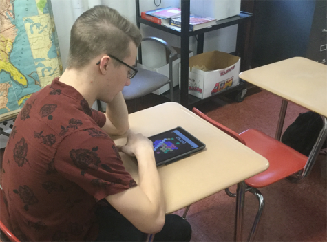 Students find loopholes in iPad firewalls (photo)